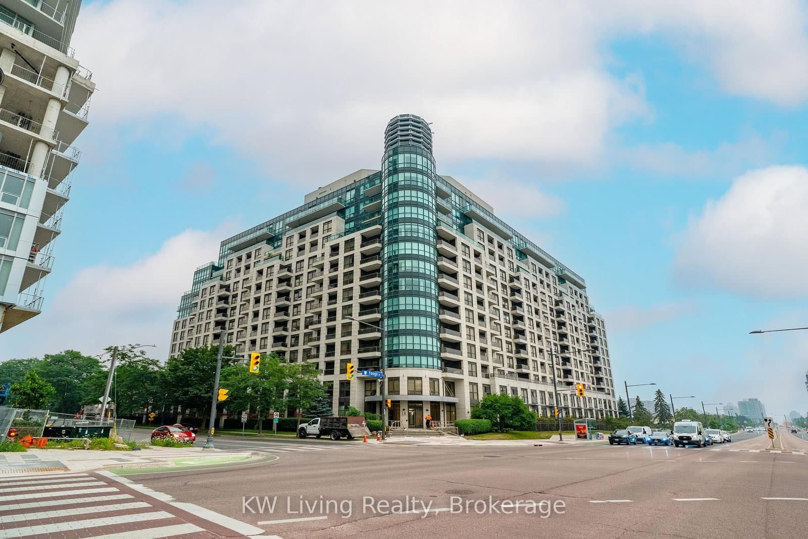 #905 - 18 HARDING Boulevard