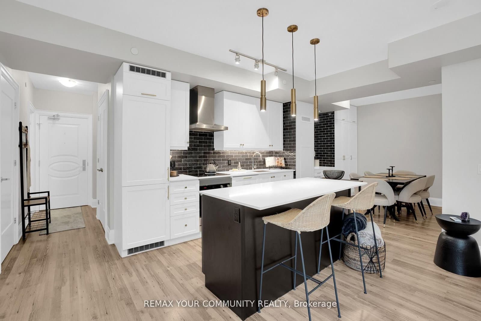 #523 - 9085 Jane Street