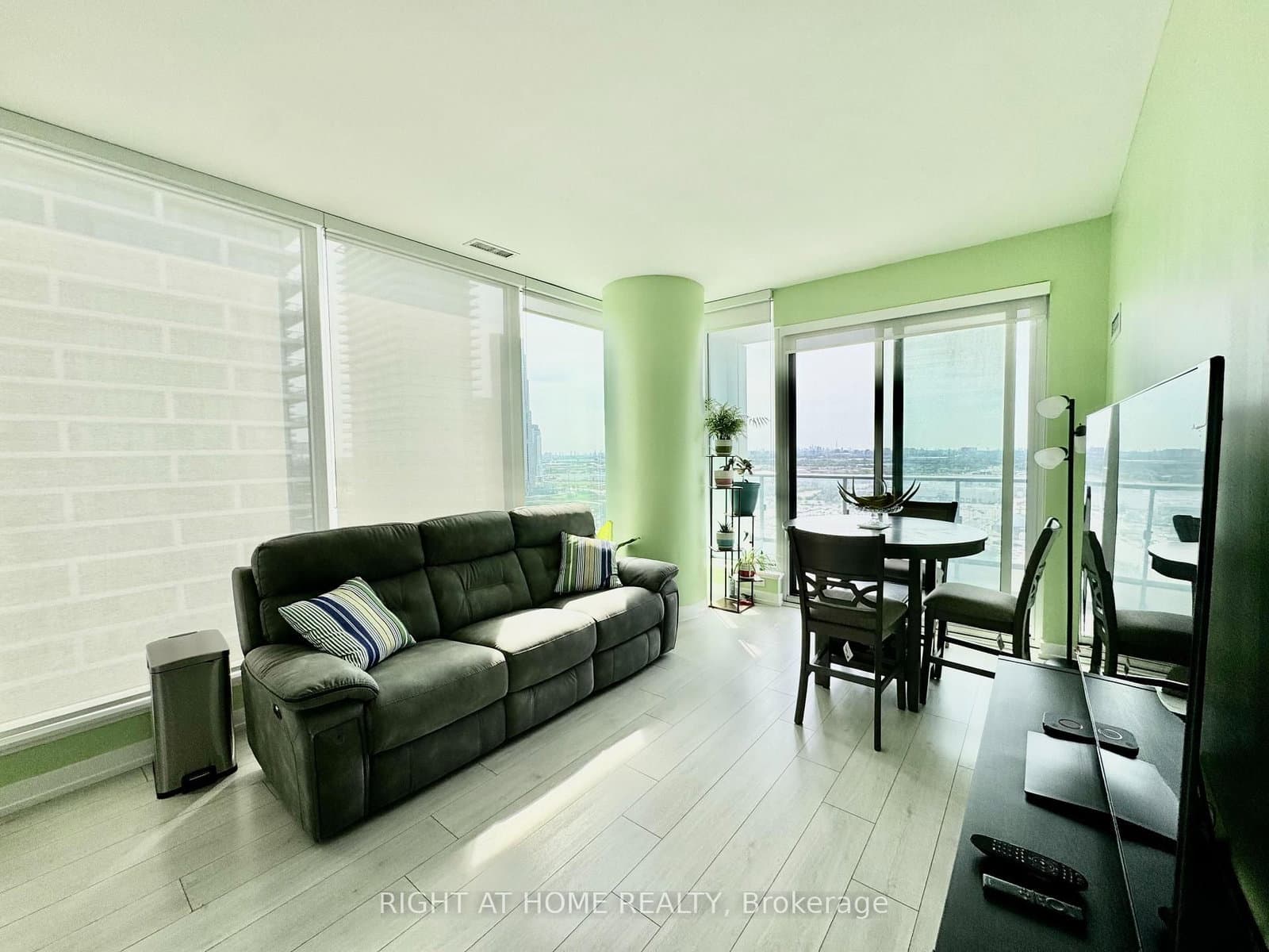898 Portage Parkway, Unit 1903