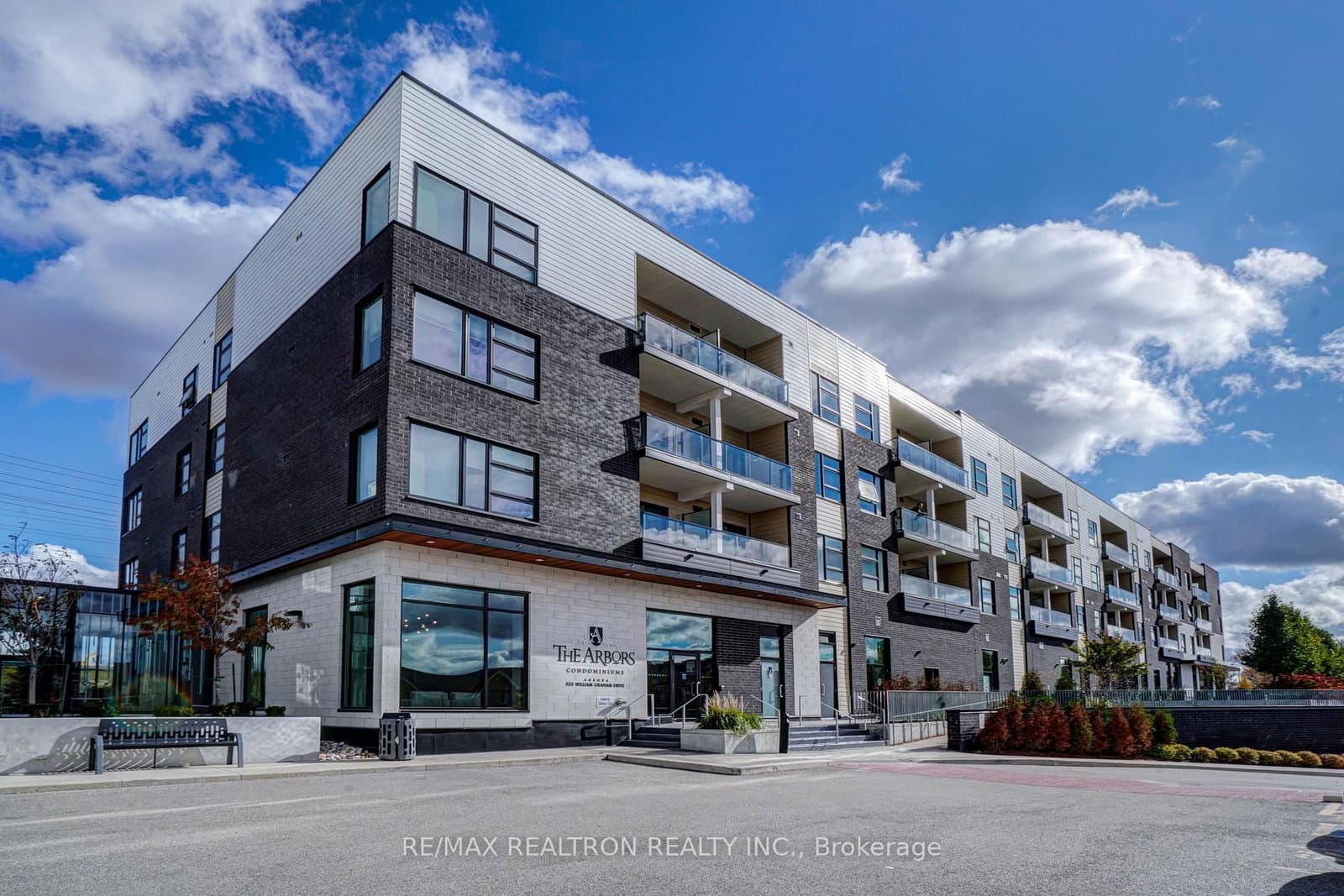 #PH446 - 555 William Graham Drive