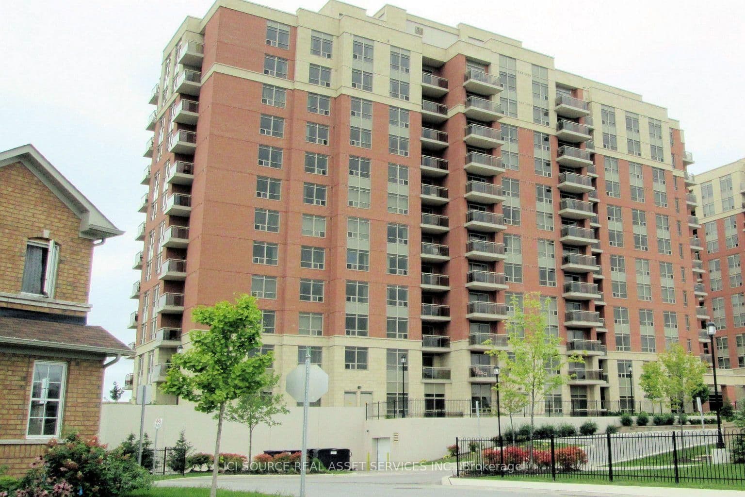 #202 - 73 King William Crescent