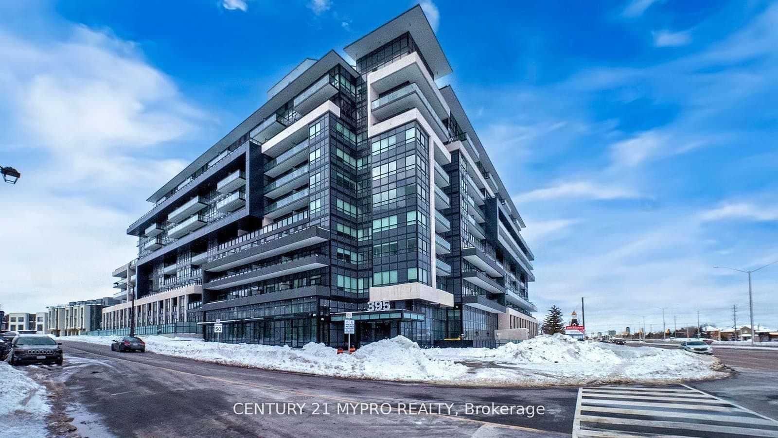 #626 - 395 Dundas Street W