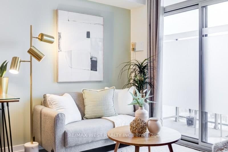 812 Lansdowne Avenue, Unit 704