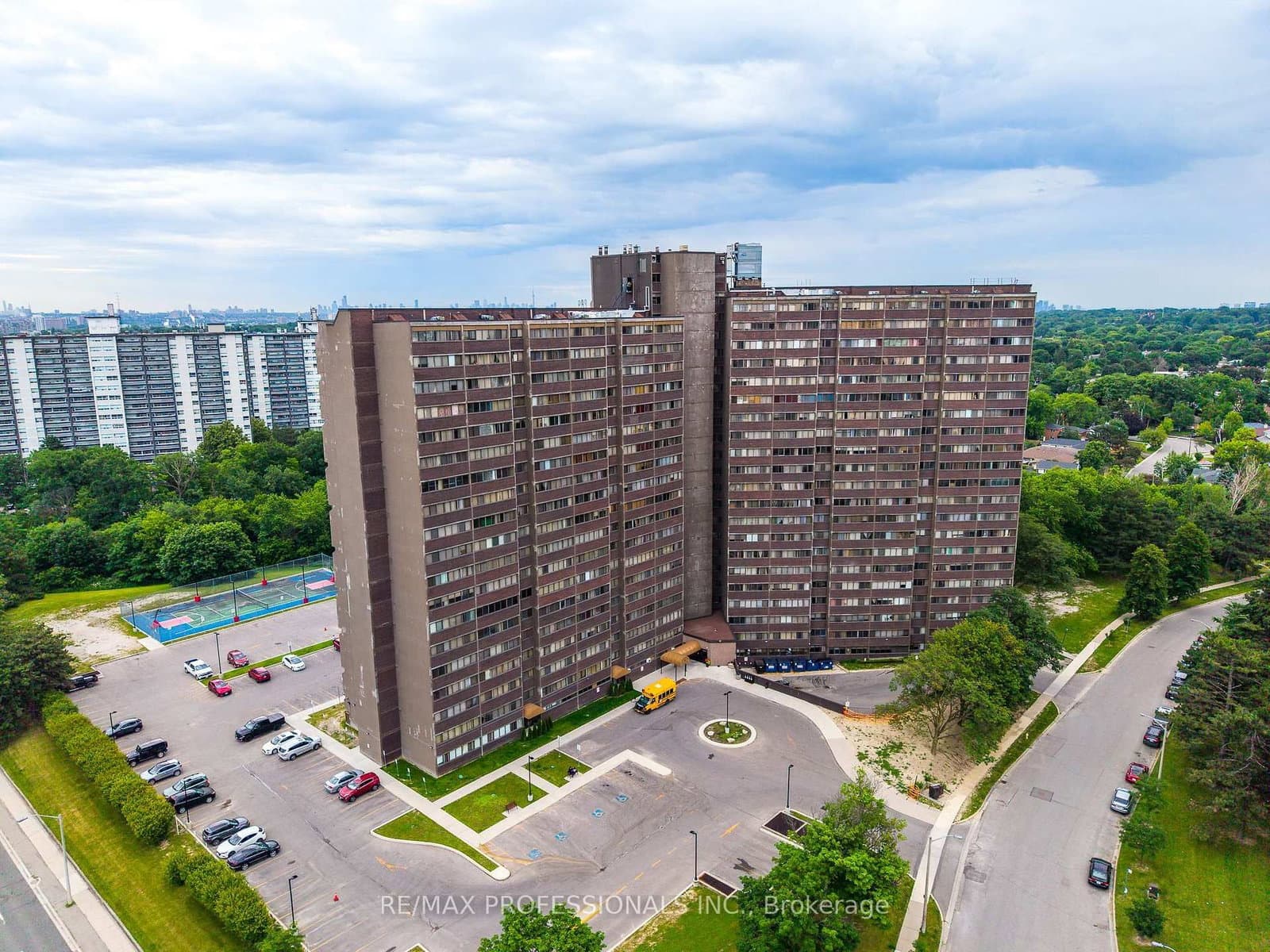 #1208 - 11 Wincott Drive