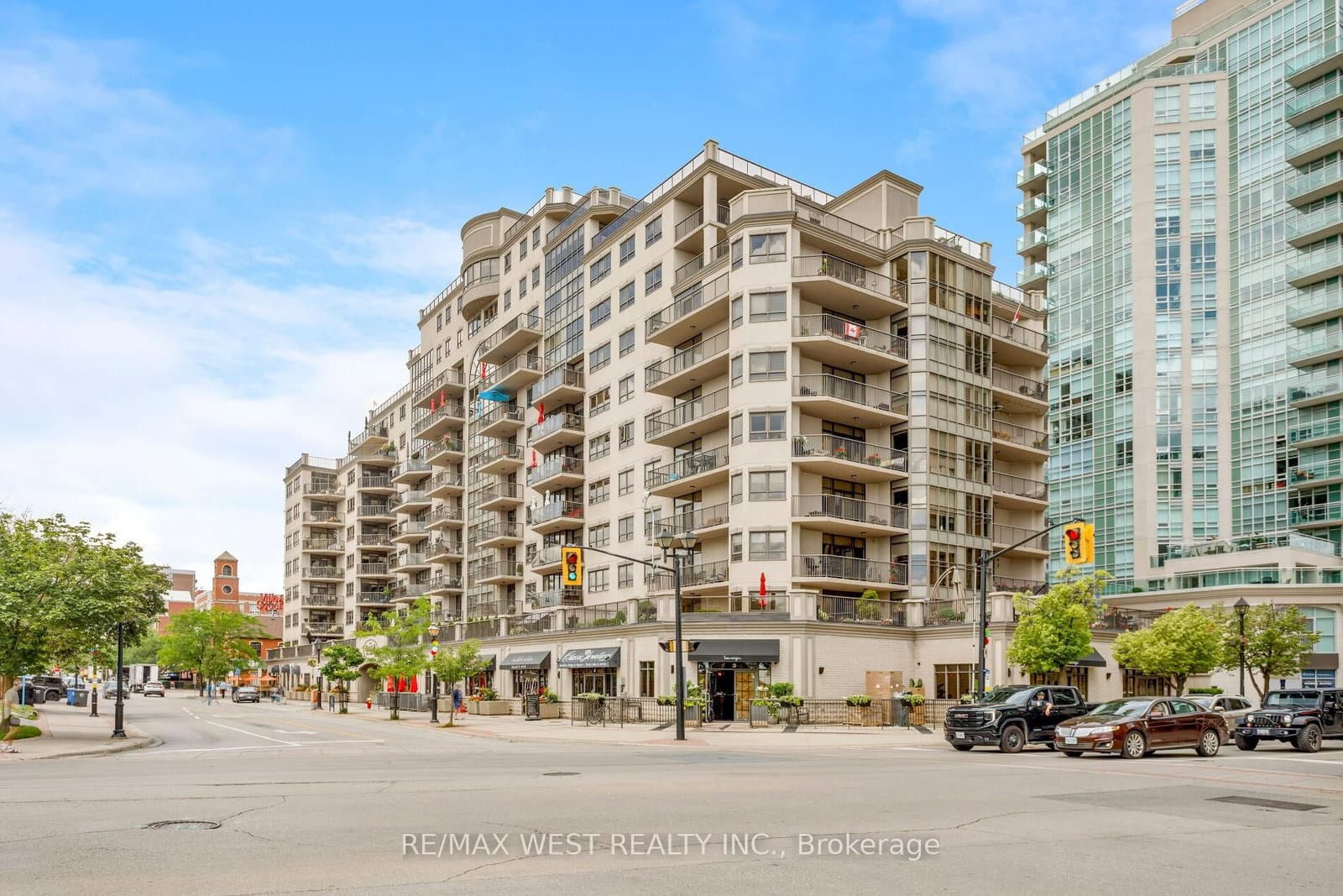 #905 - 399 Elizabeth Street