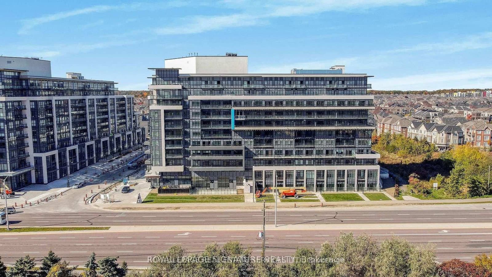 #820 - 395 Dundas Street