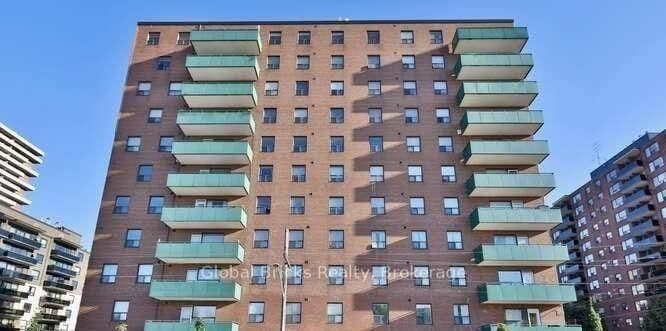 #501 - 49 Queen Street E