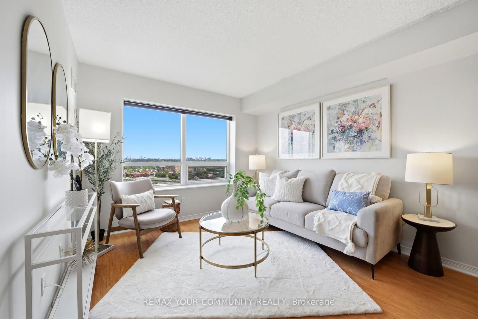 #2102 - 60 Heintzman Street