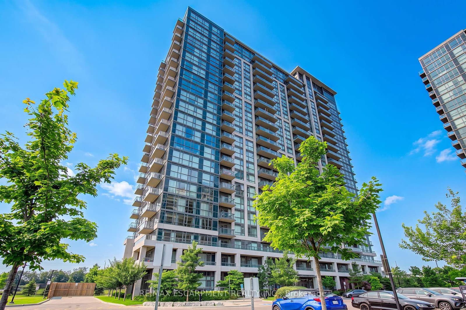 #107 - 349 Rathburn Road W