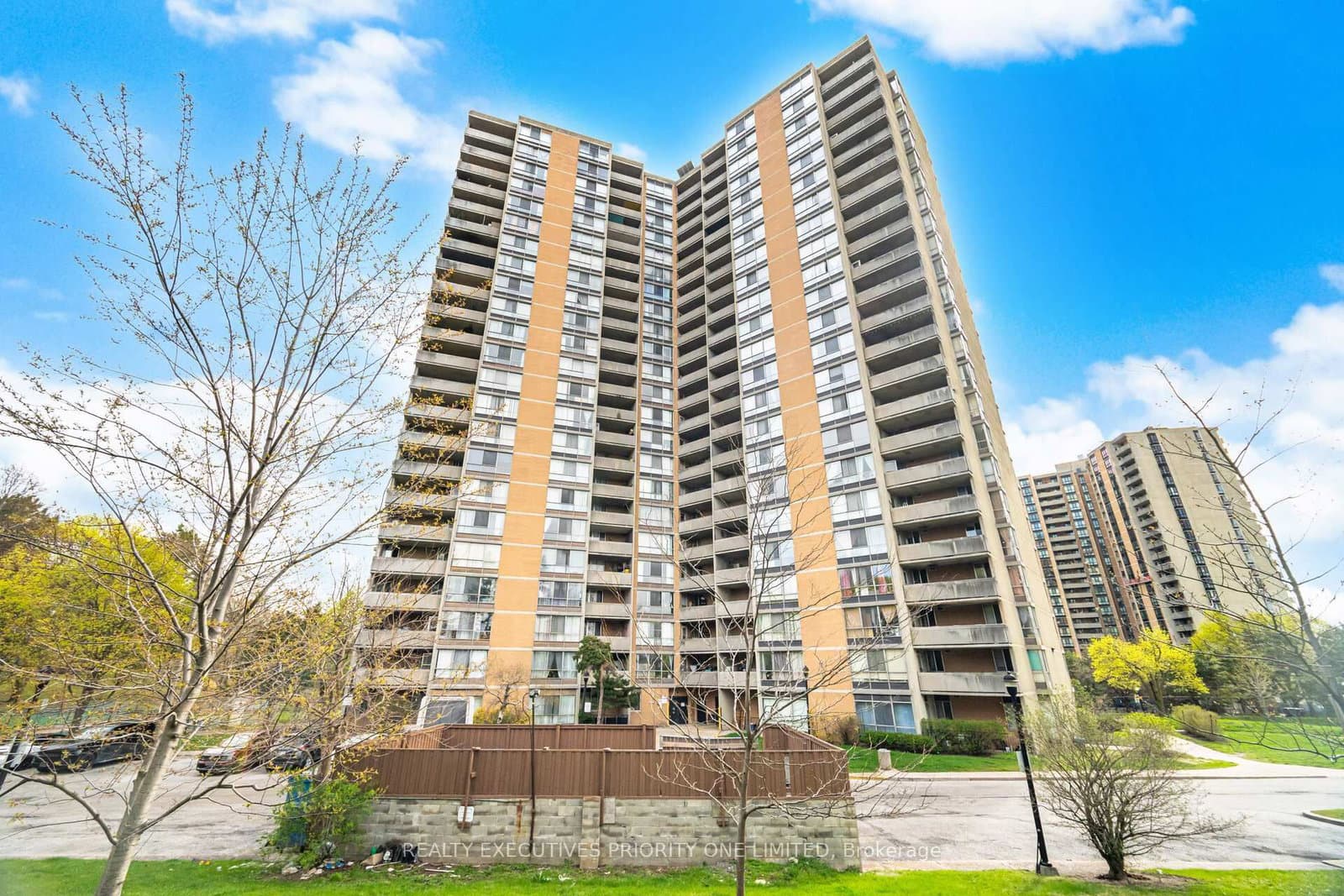 #1013 - 10 Martha Eaton Way