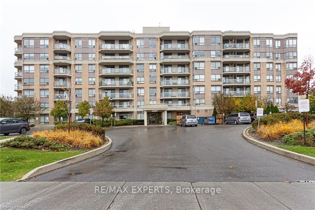 #605 - 300 Ray Lawson Boulevard