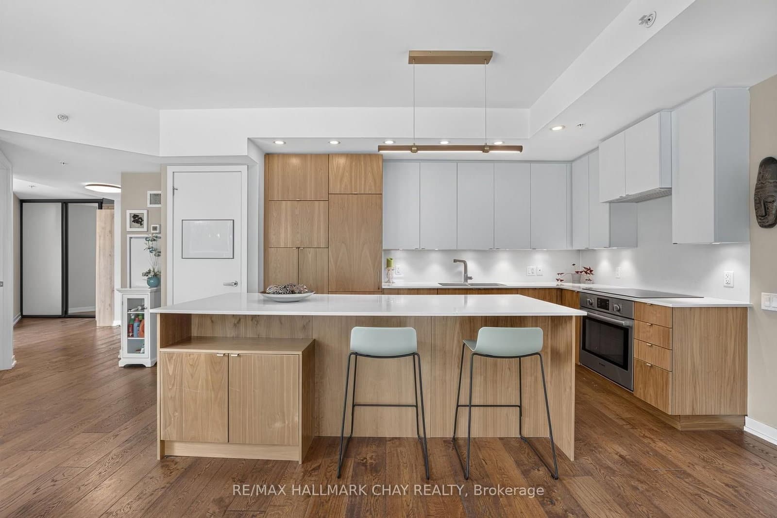 #523 - 38 Howard Park Avenue