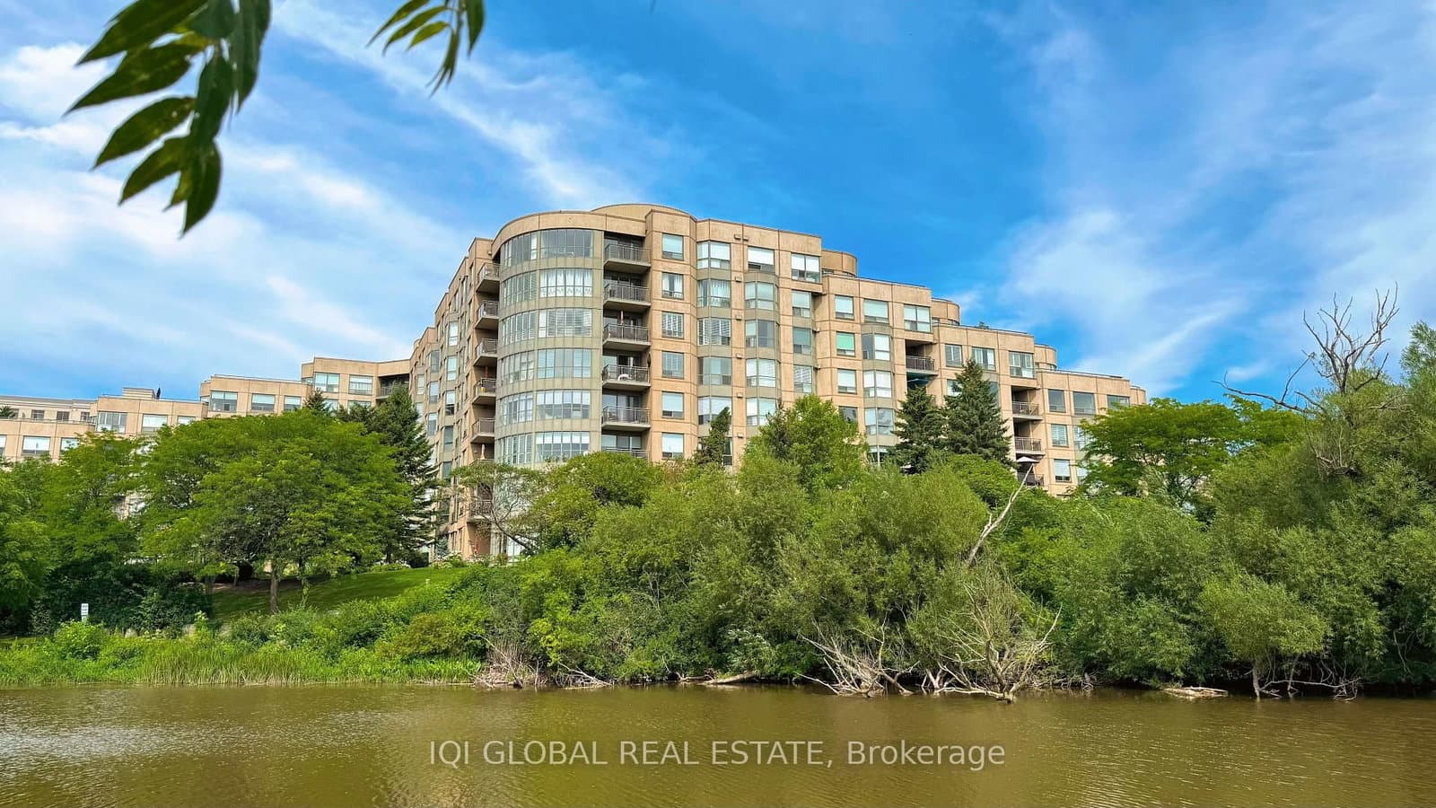 #109 - 2511 Lakeshore Road W