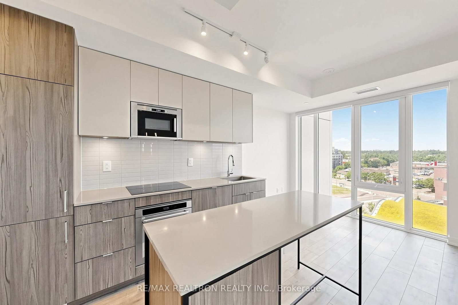 220 Missinnihe Way, Unit 817