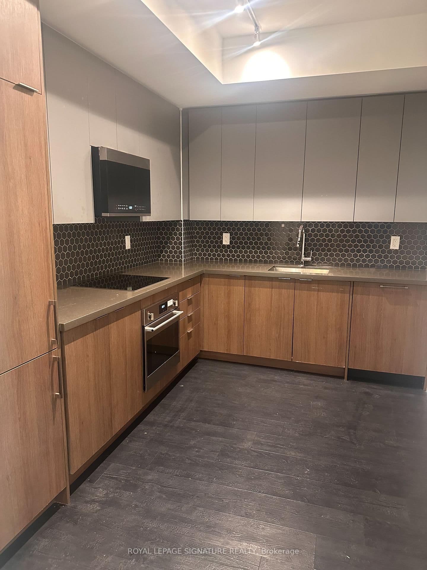 2481 Taunton Road, Unit 1002