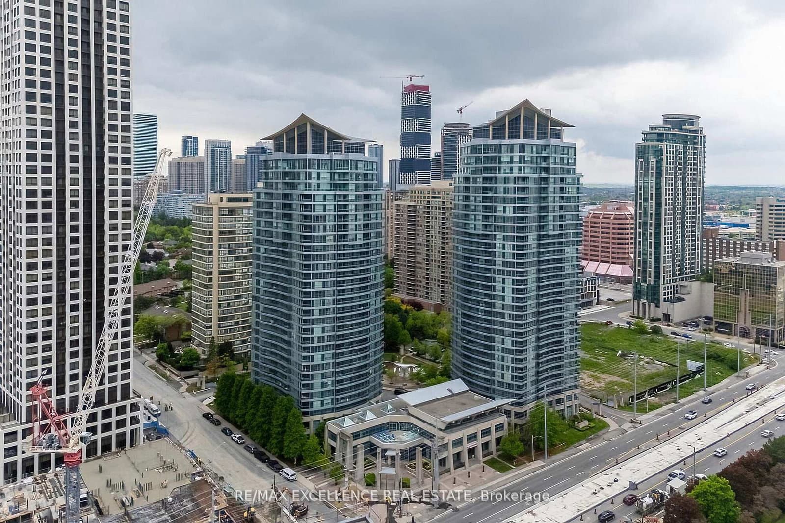 #2102 - 33 Elm Drive