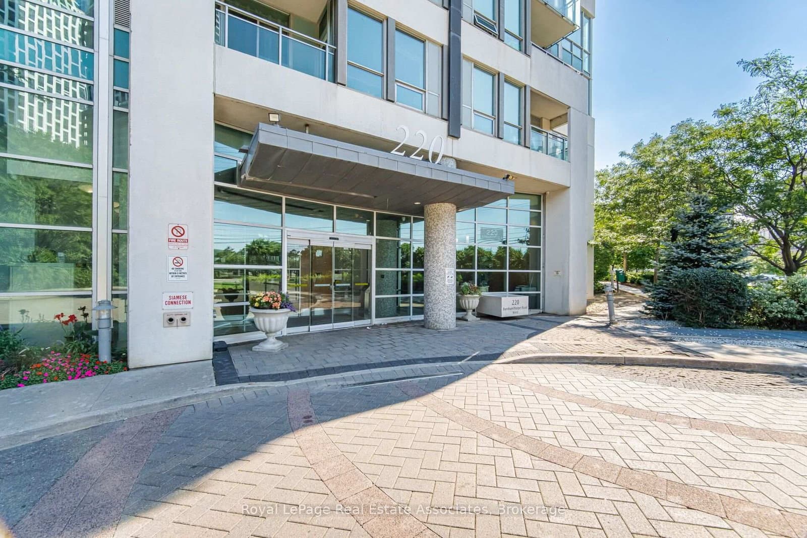 #305 - 220 Burnhamthorpe Road W