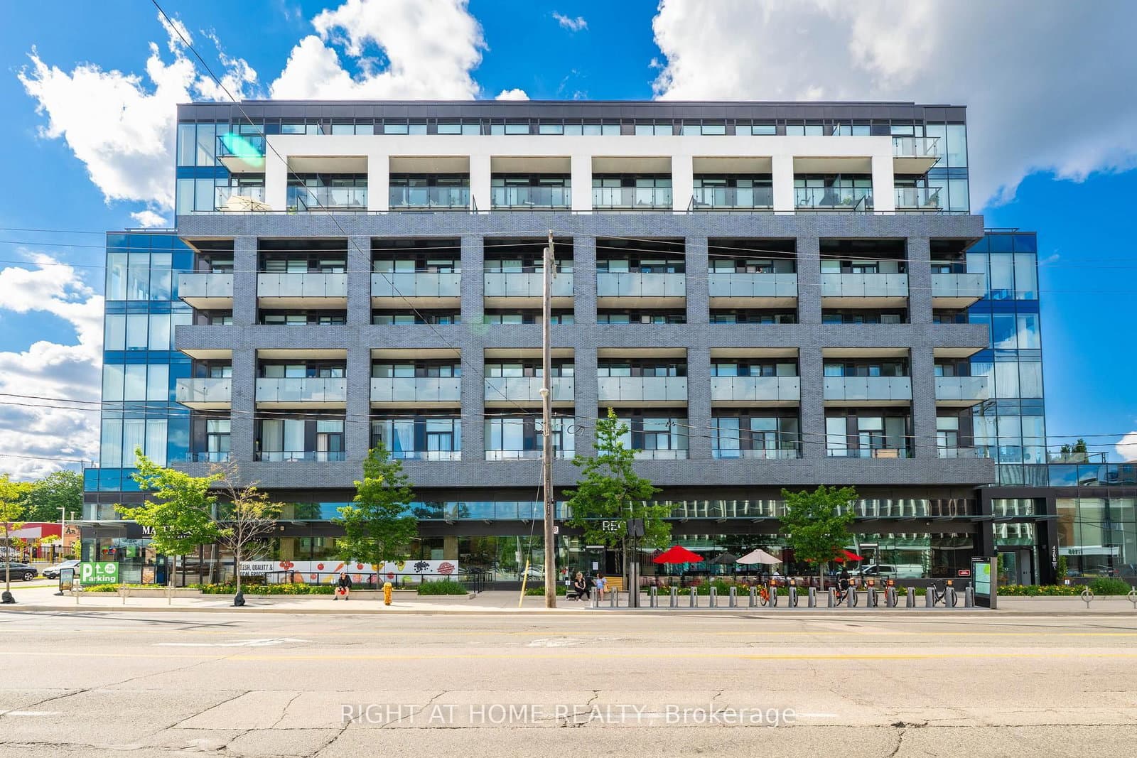 4208 Dundas Street W, Unit 414
