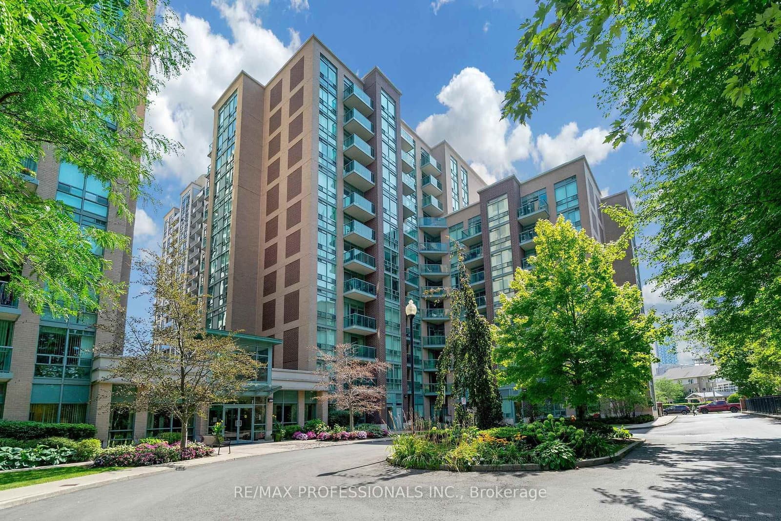 #402 - 9 Michael Power Place