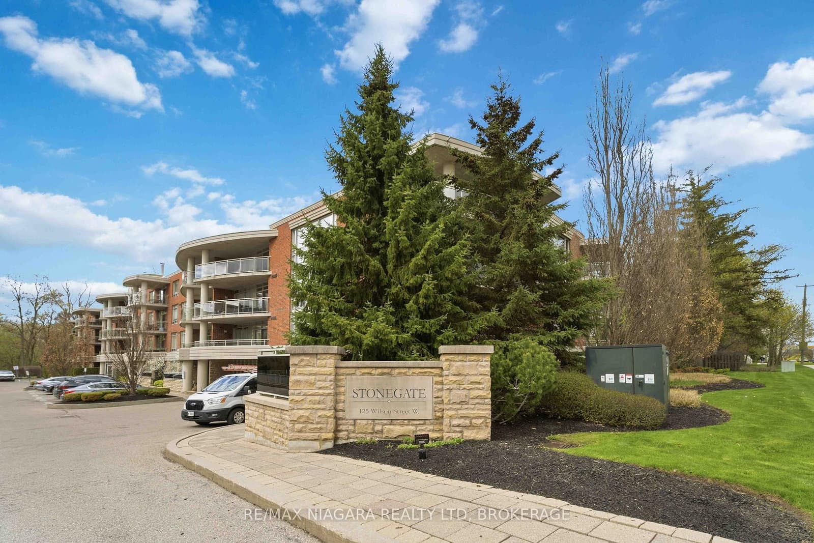 #107 - 125 Wilson Street W
