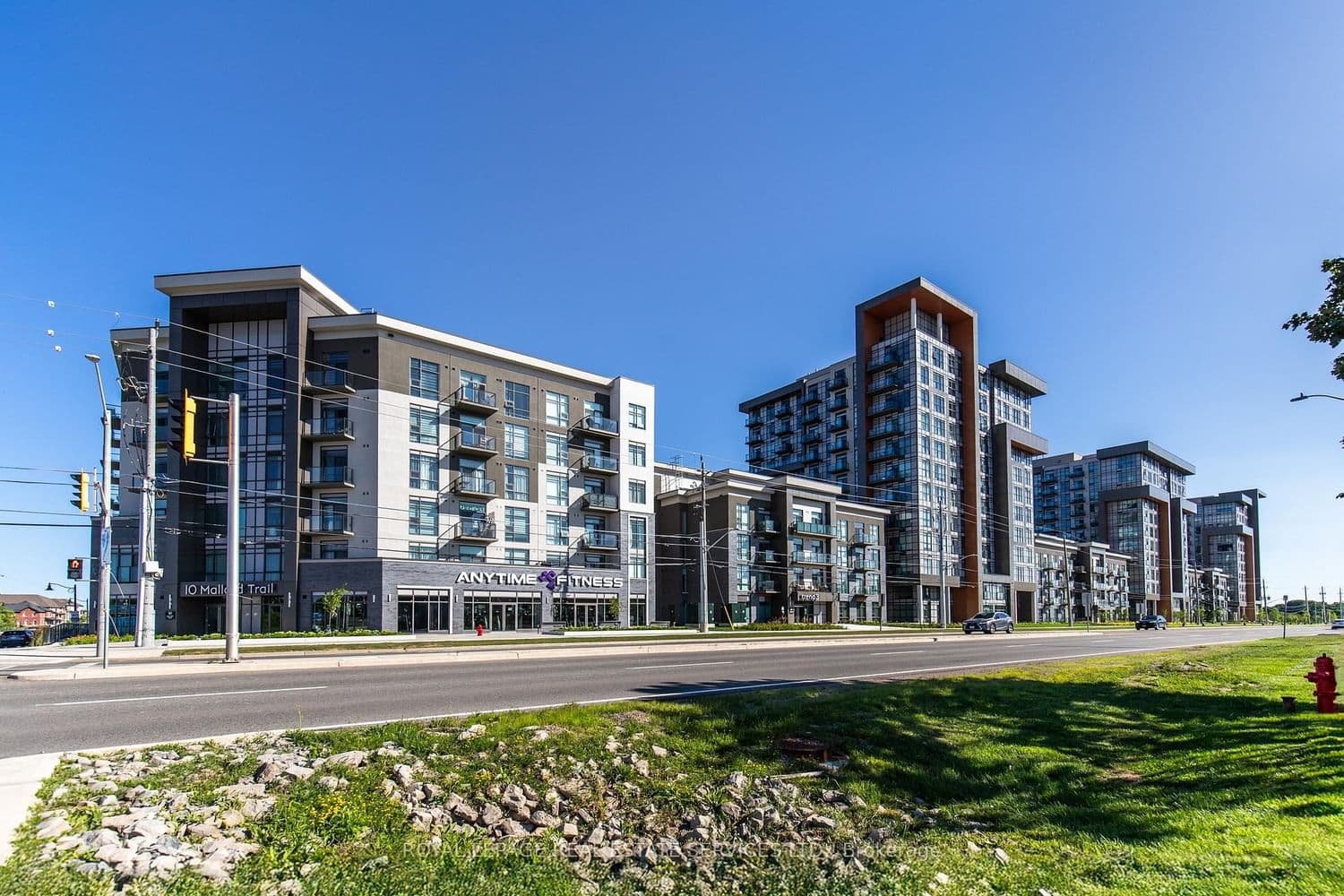 #221 - 460 Dundas Street E