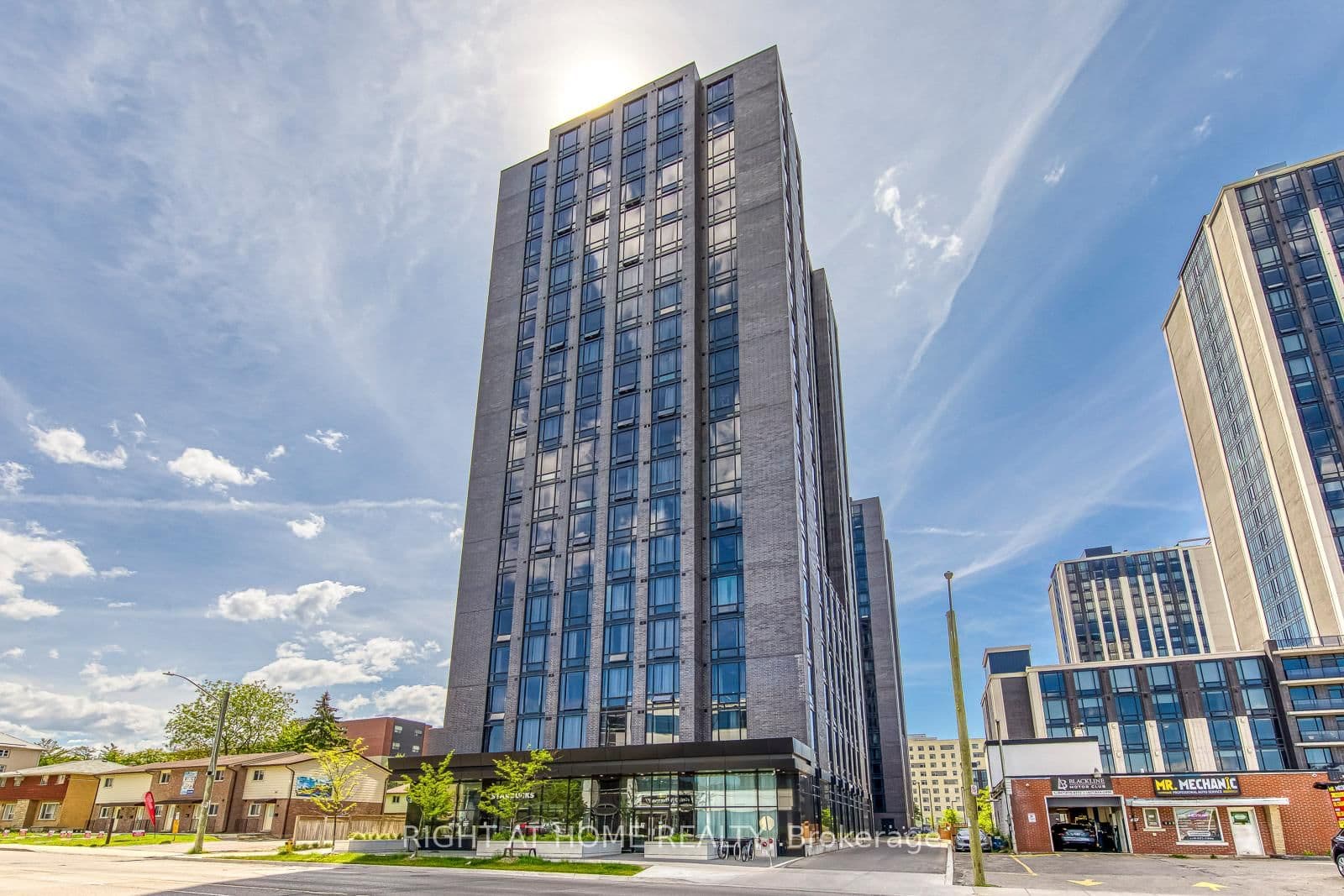 #912 - 145 Columbia Street W