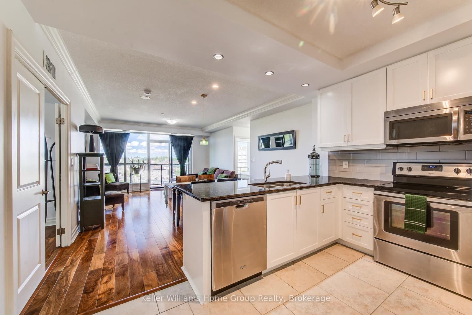 #901 - 150 Wellington Street E