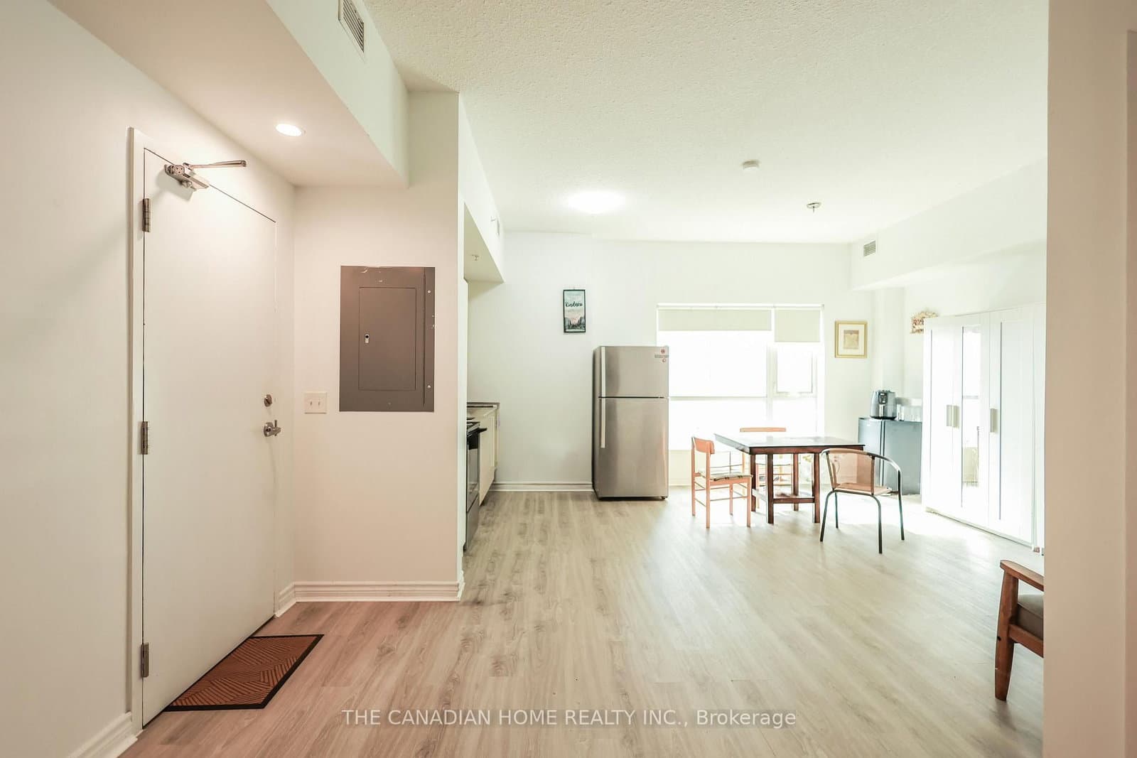 #304 - 158 King Street N