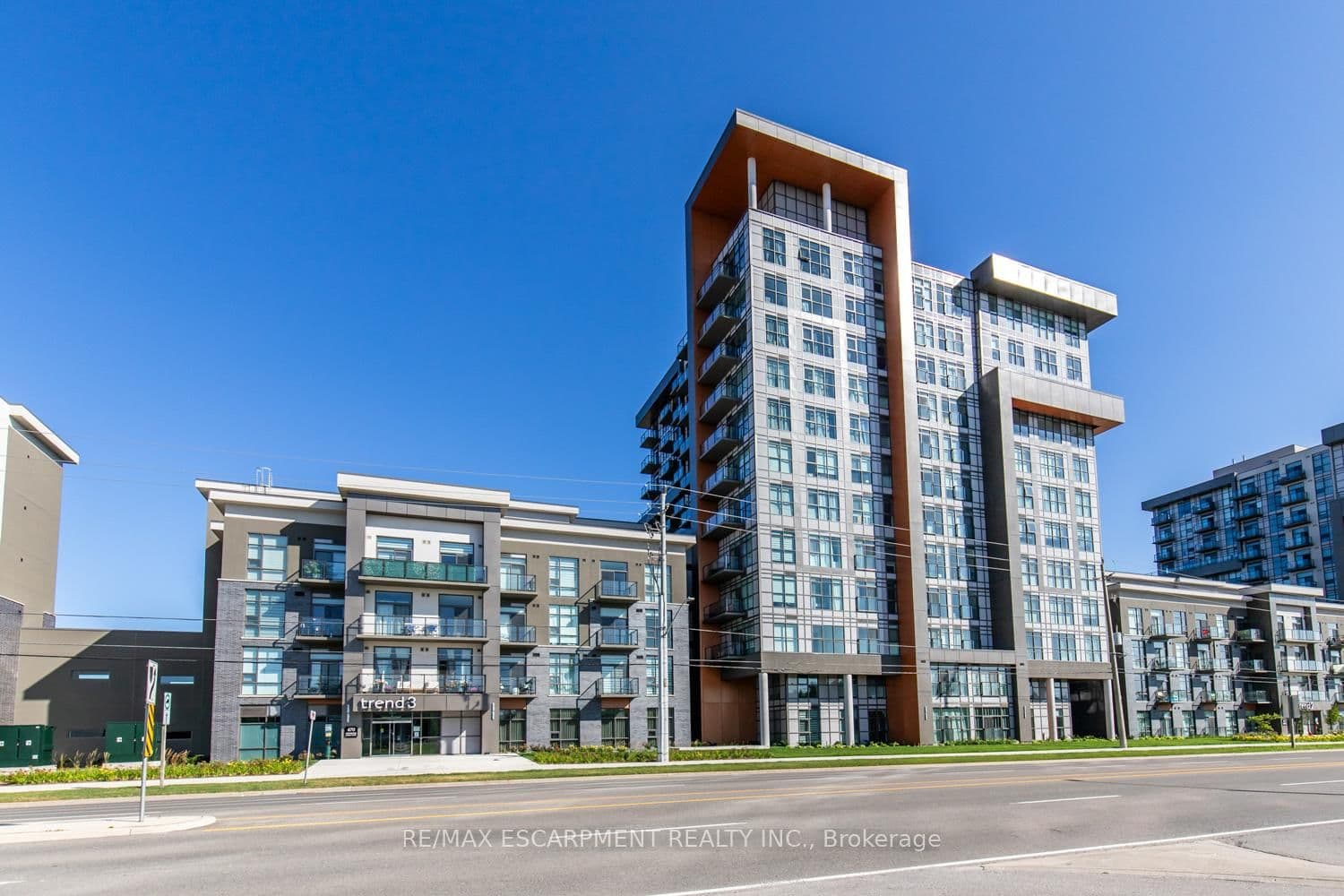 #904 - 470 Dundas Street E
