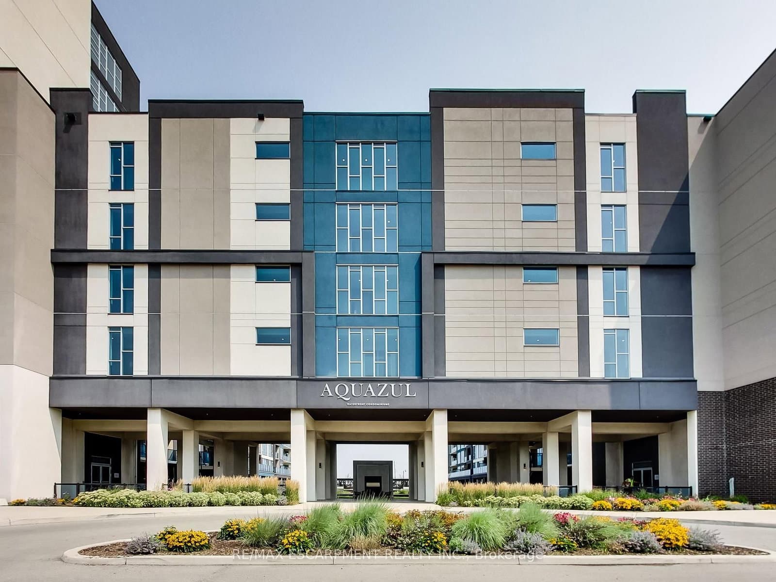 #318 - 16 Concord Place