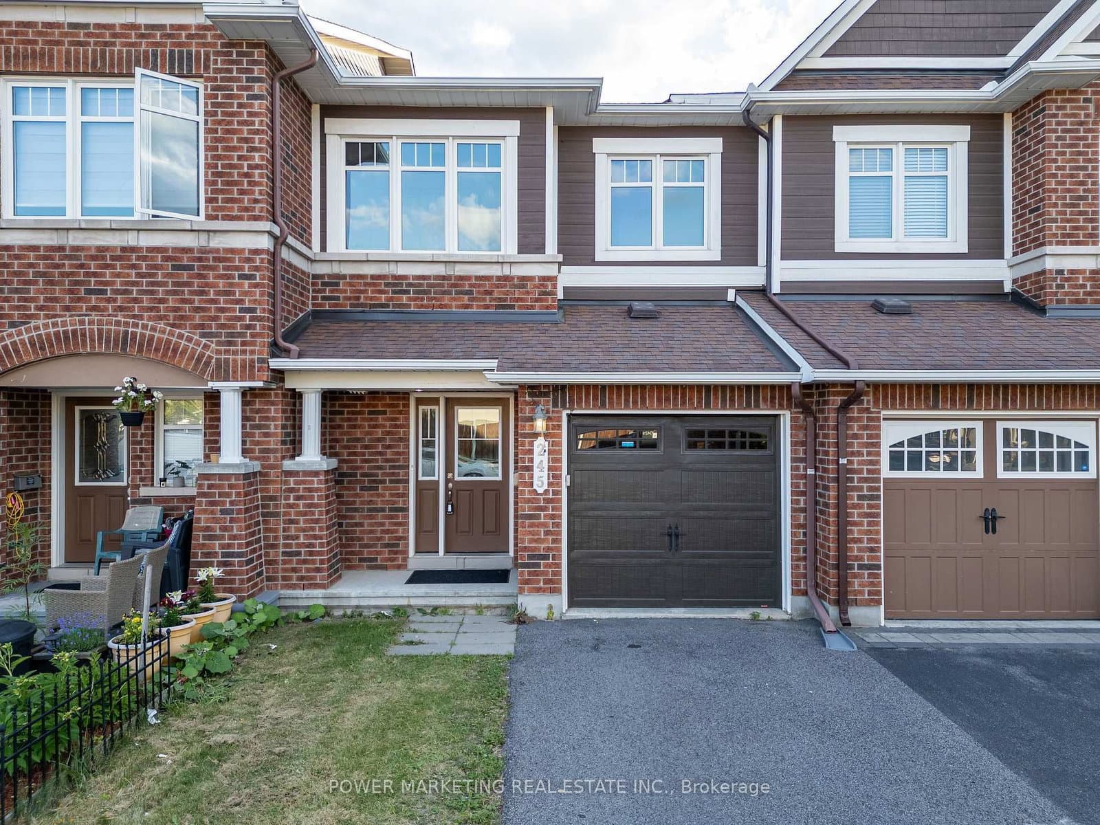 245 SILVERMOON Crescent